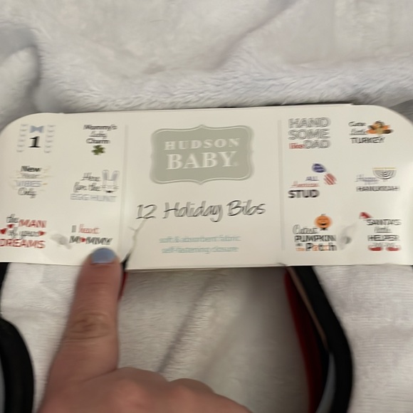 12 Hudson Baby Holiday Bibs - Picture 3 of 3